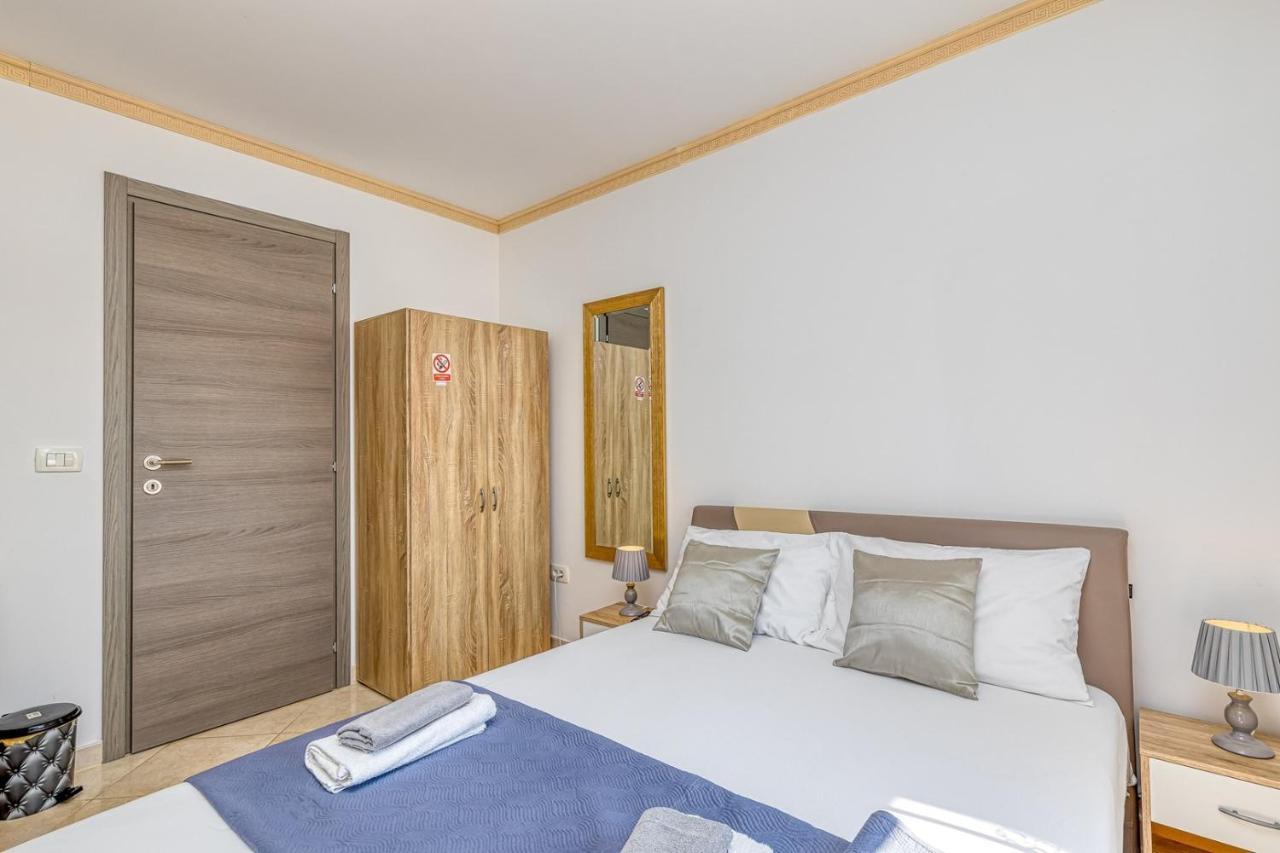 Rooms On Liberty Square Poreč Buitenkant foto